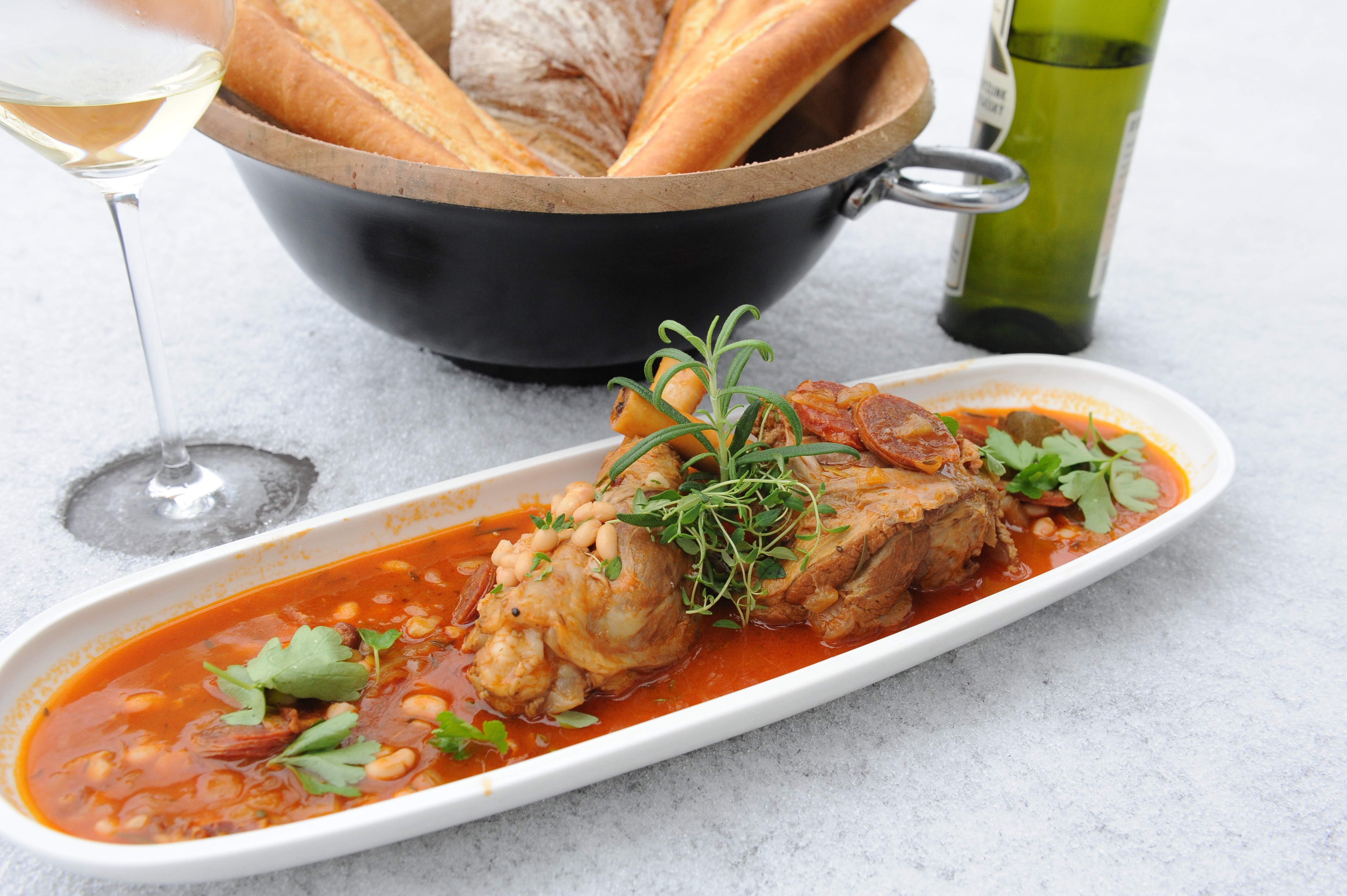 Moderní cassoulet s jehněčími kolínky
